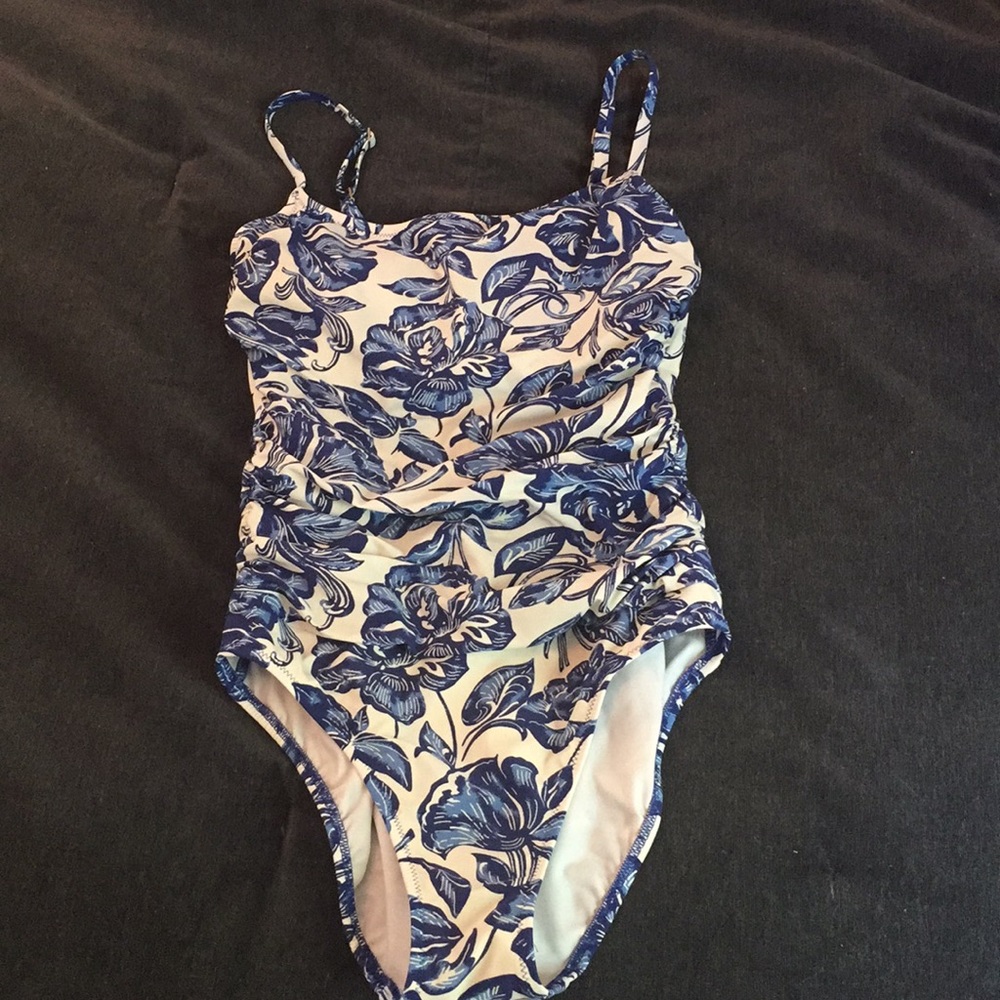Vintage (guessing late 90s) Land’s End swimsuit